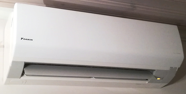 Kylmäkärki Daikin ilmalämpöpumppu slim compact